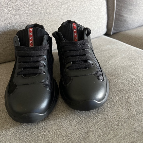 Prada - Picture 1 of 5